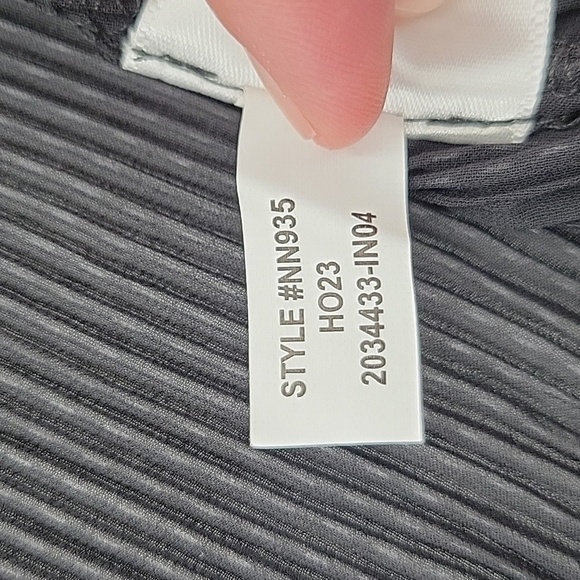 Madewell Pleated Flare-Sleeve Top in True Black size Small NWT NN935 - Picture 11 of 16